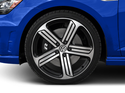 2017 Volkswagen Golf R DCC & Navigation 4Motion