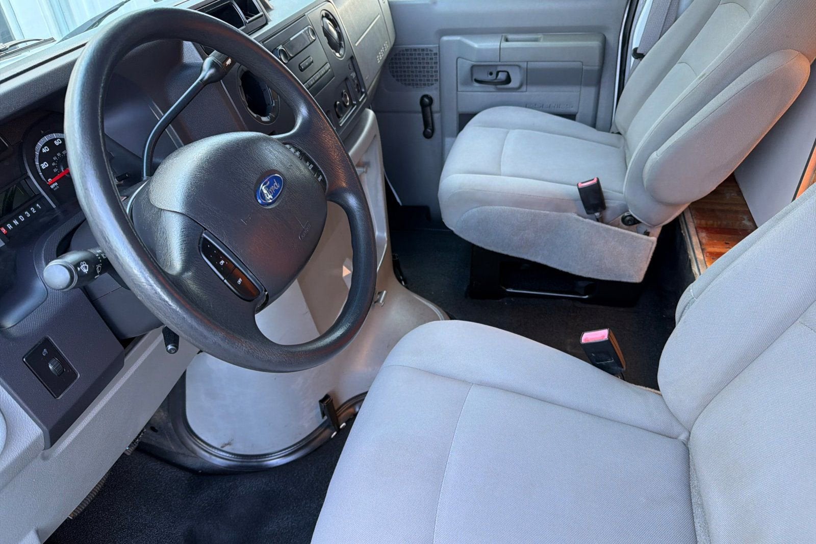 2011 Ford Econoline Commercial Cuta E-350 SUPER DUTY