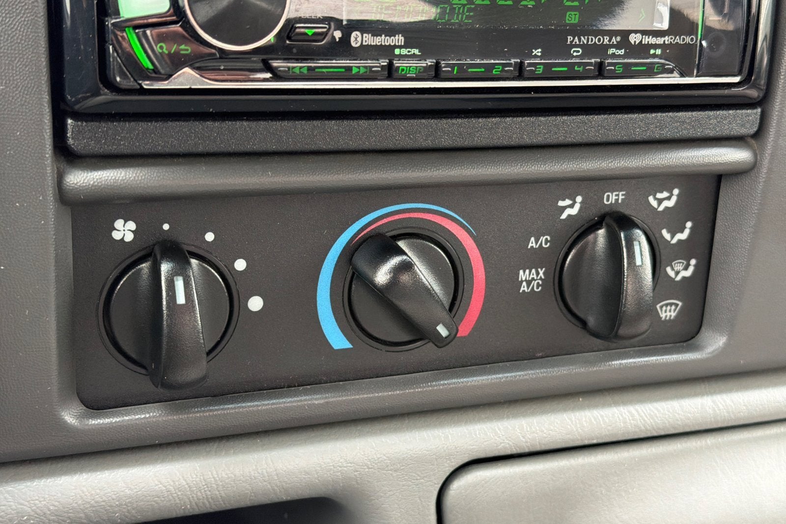 2004 Ford Super Duty F-350 SRW XL