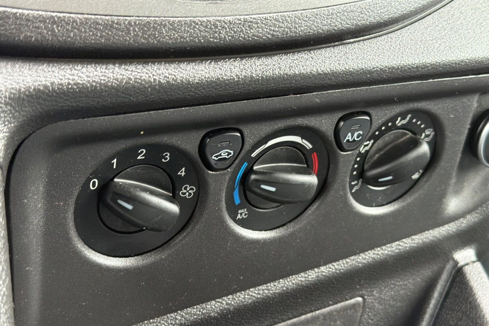 2017 Ford Transit Van T-250 130 LW RF S