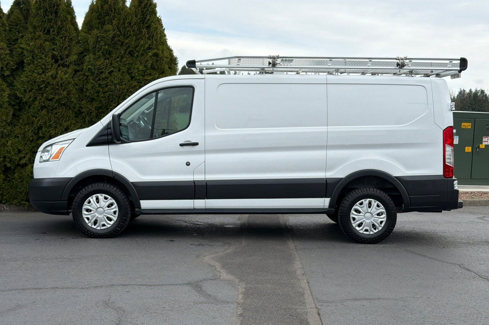 2017 Ford Transit Van T-250 130 LW RF S