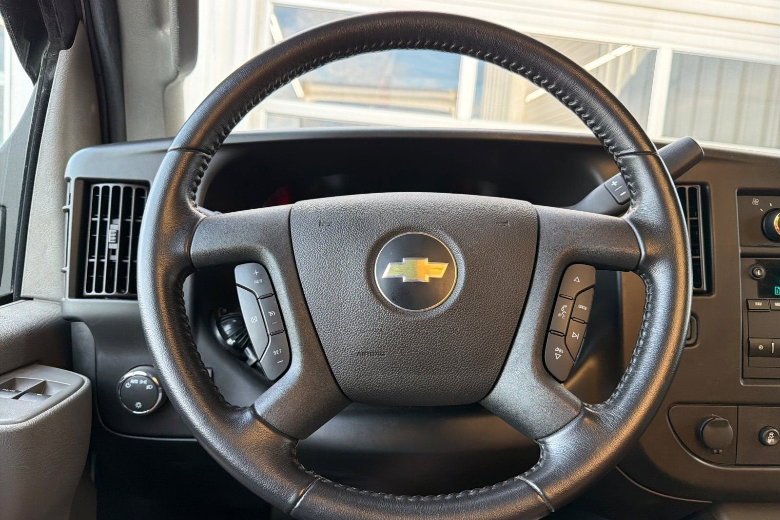 2023 Chevrolet Express Cutaway 3500 1WT