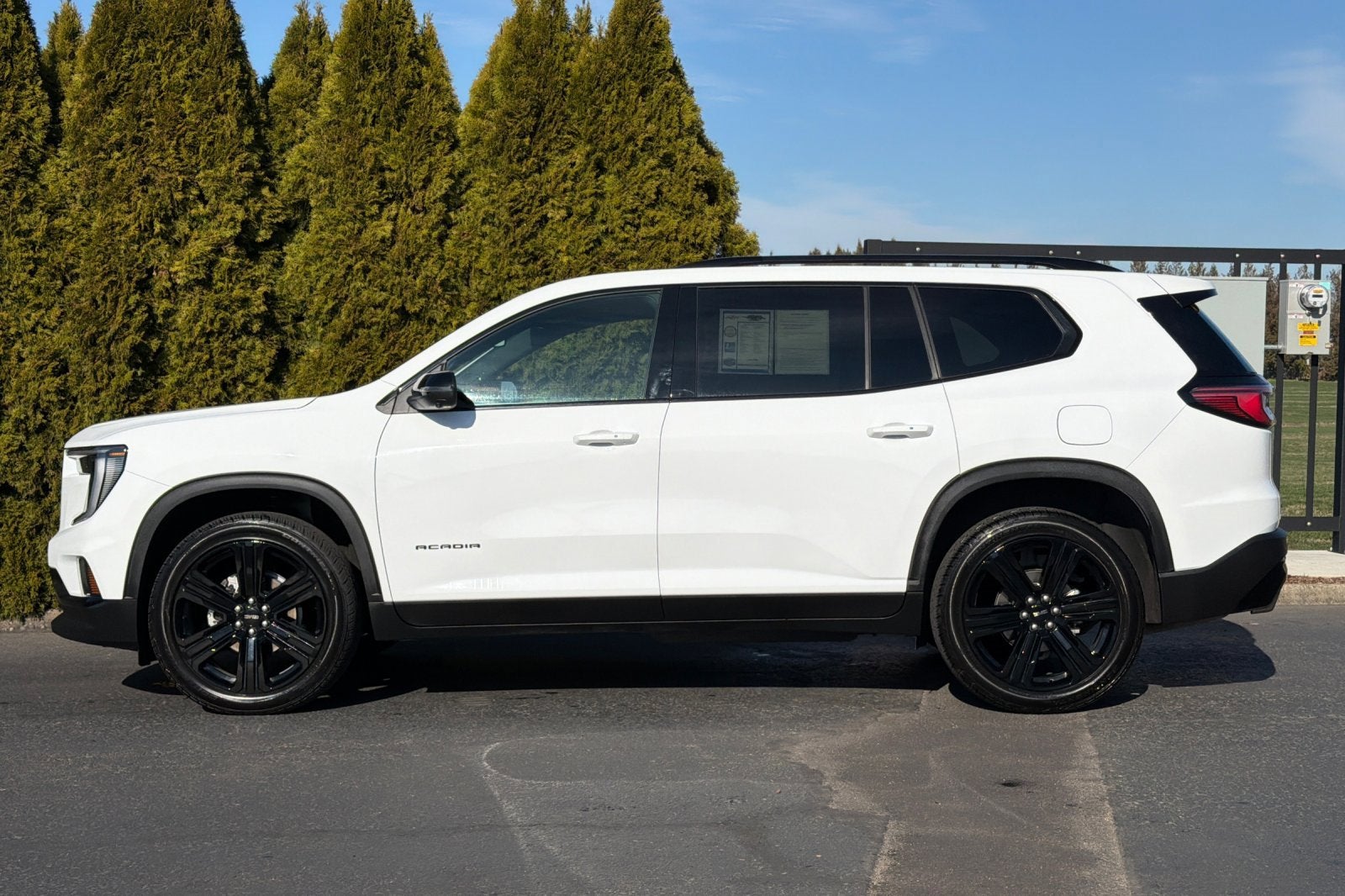 2025 GMC Acadia Elevation