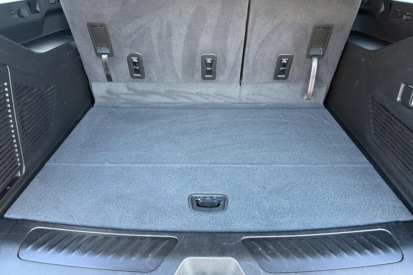 2024 Chevrolet Suburban LS