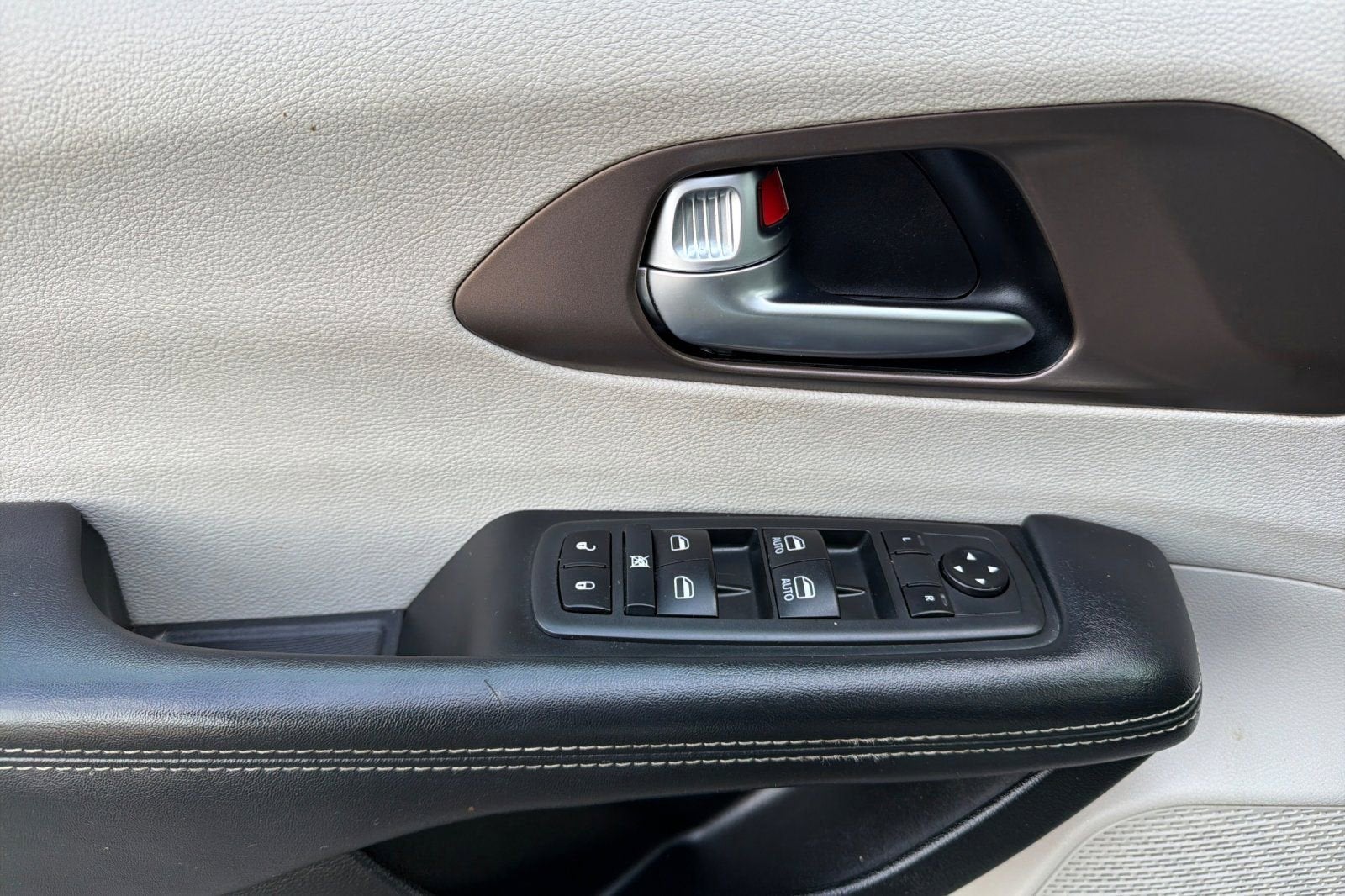 2020 Chrysler Voyager LXI