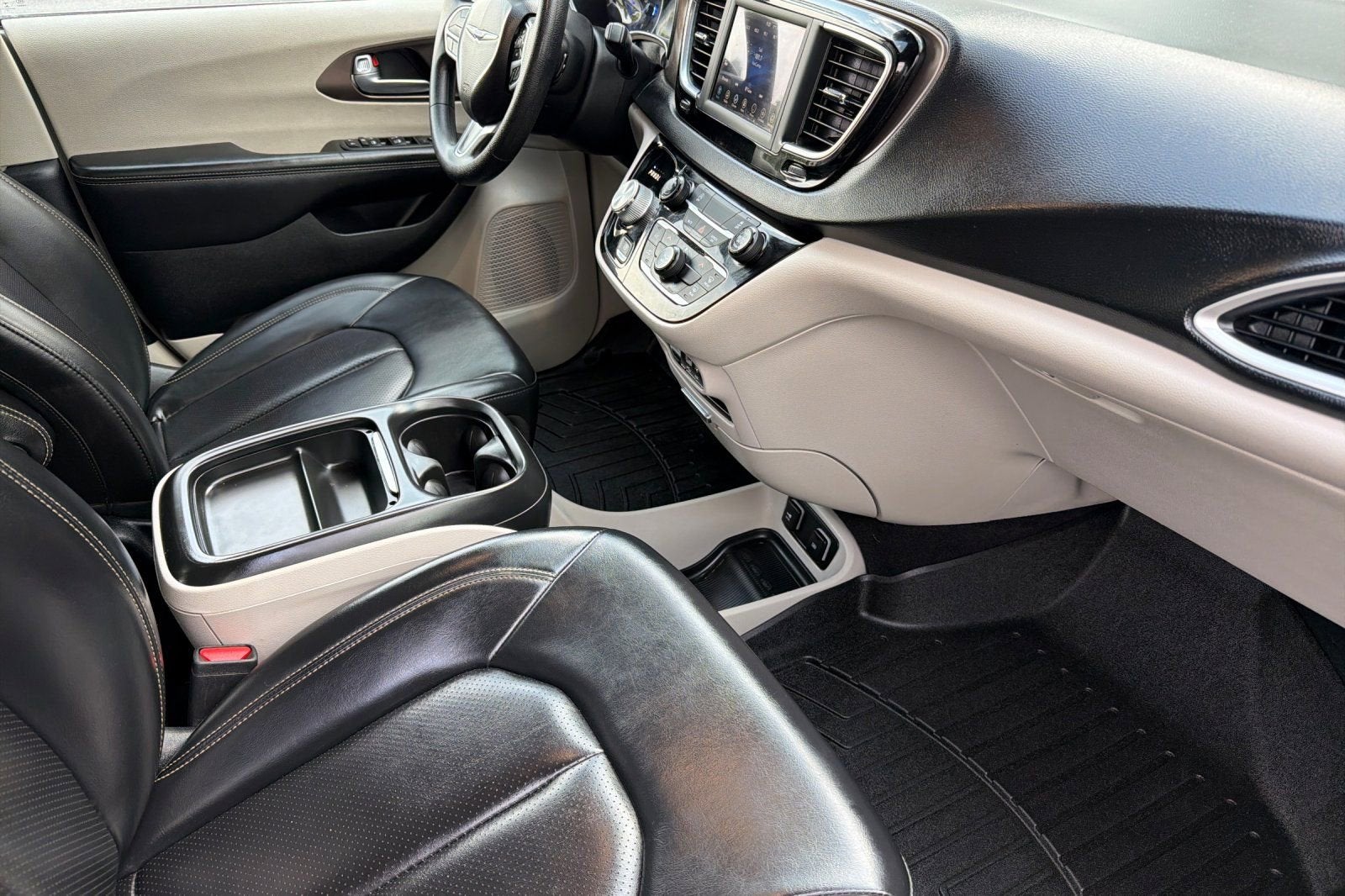 2020 Chrysler Voyager LXI