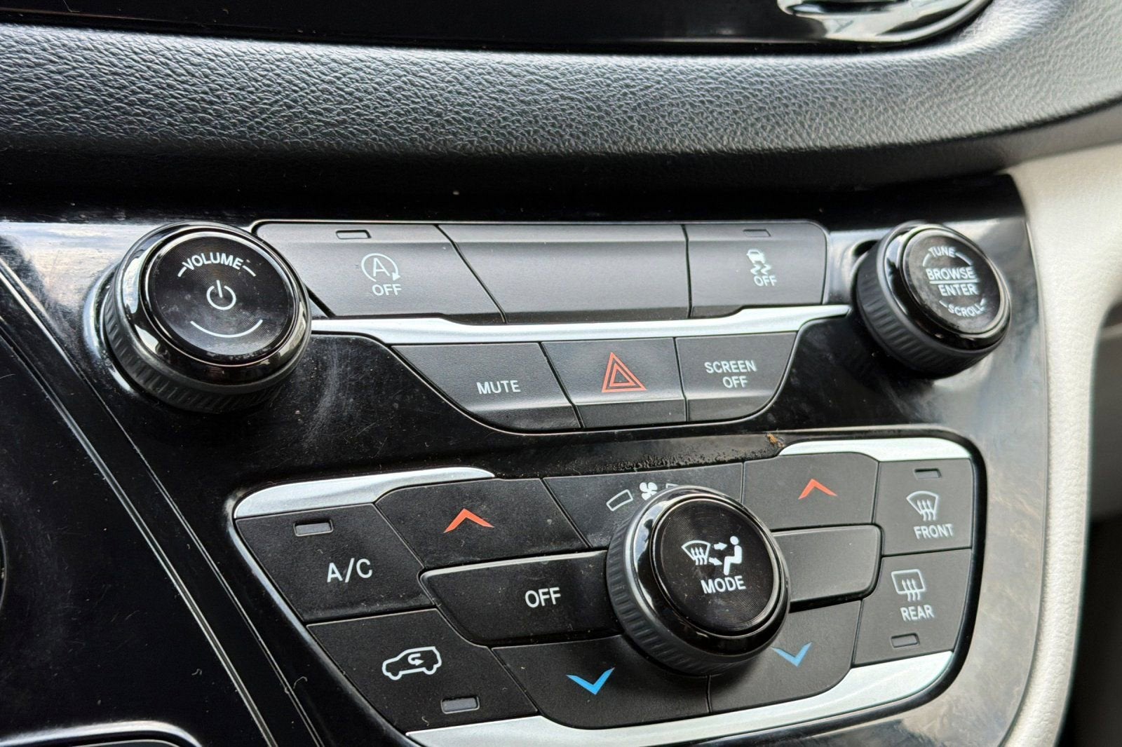 2020 Chrysler Voyager LXI