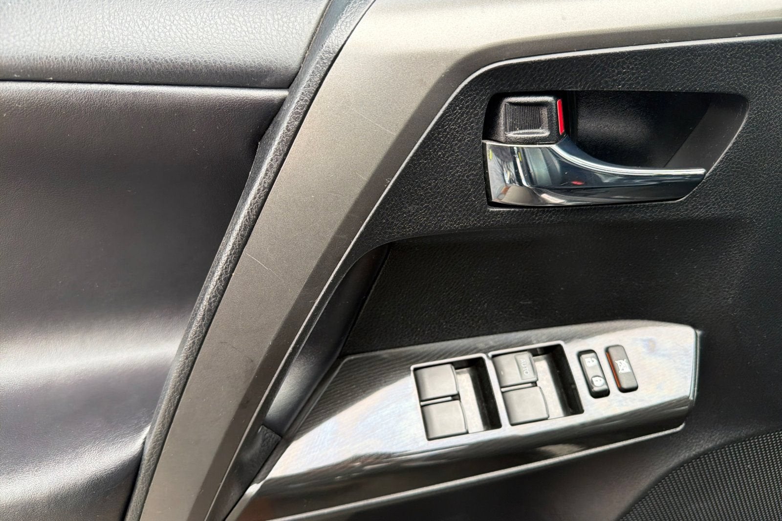 2018 Toyota RAV4 SE