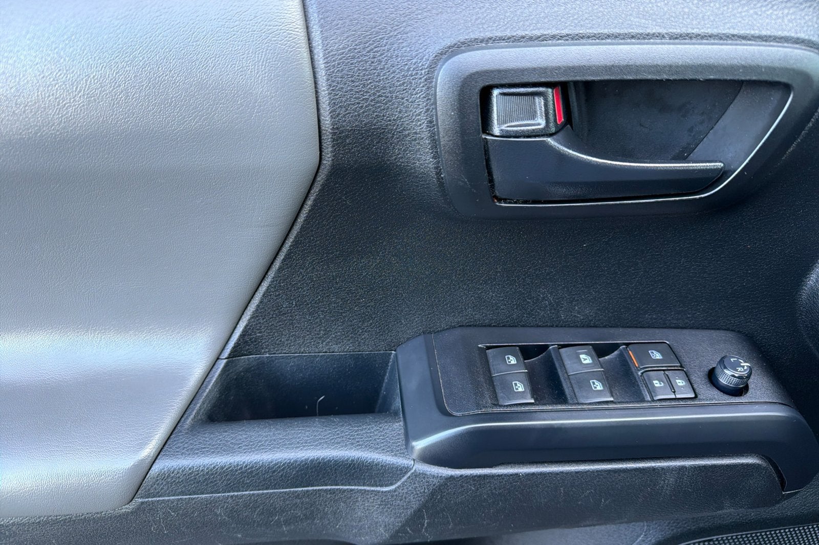 2022 Toyota Tacoma 2WD SR
