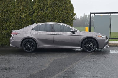 2022 Toyota Camry Hybrid XSE