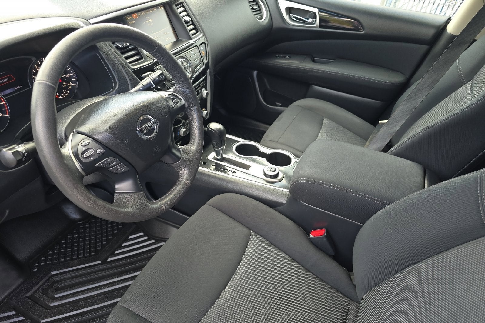 2017 Nissan Pathfinder SV