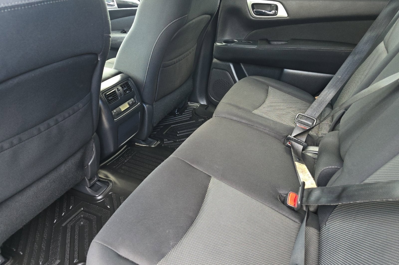 2017 Nissan Pathfinder SV