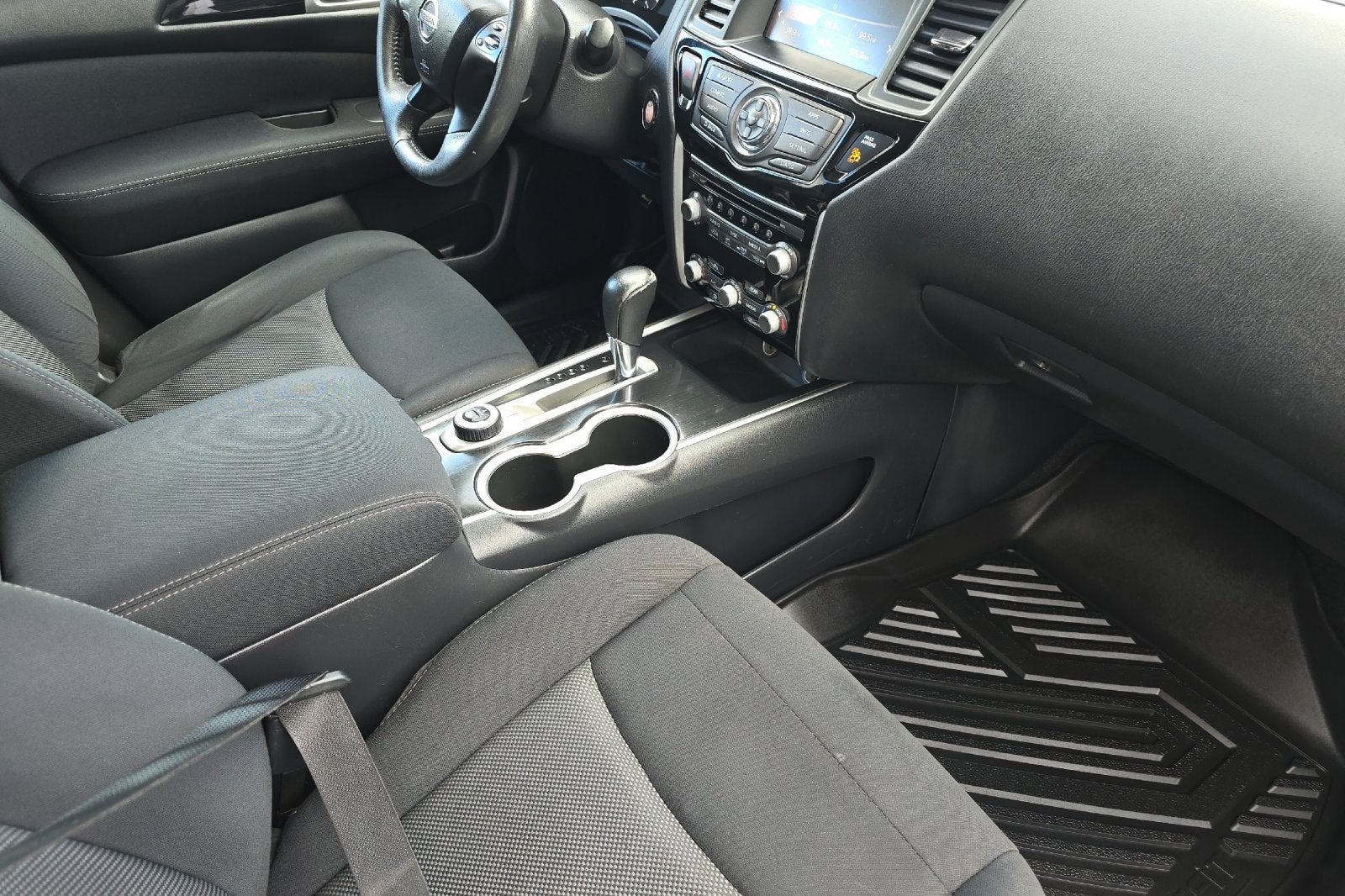 2017 Nissan Pathfinder SV