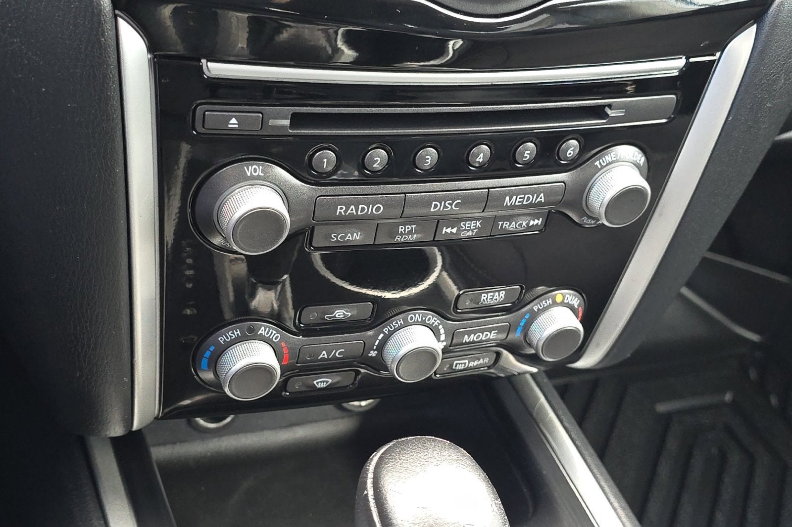 2017 Nissan Pathfinder SV