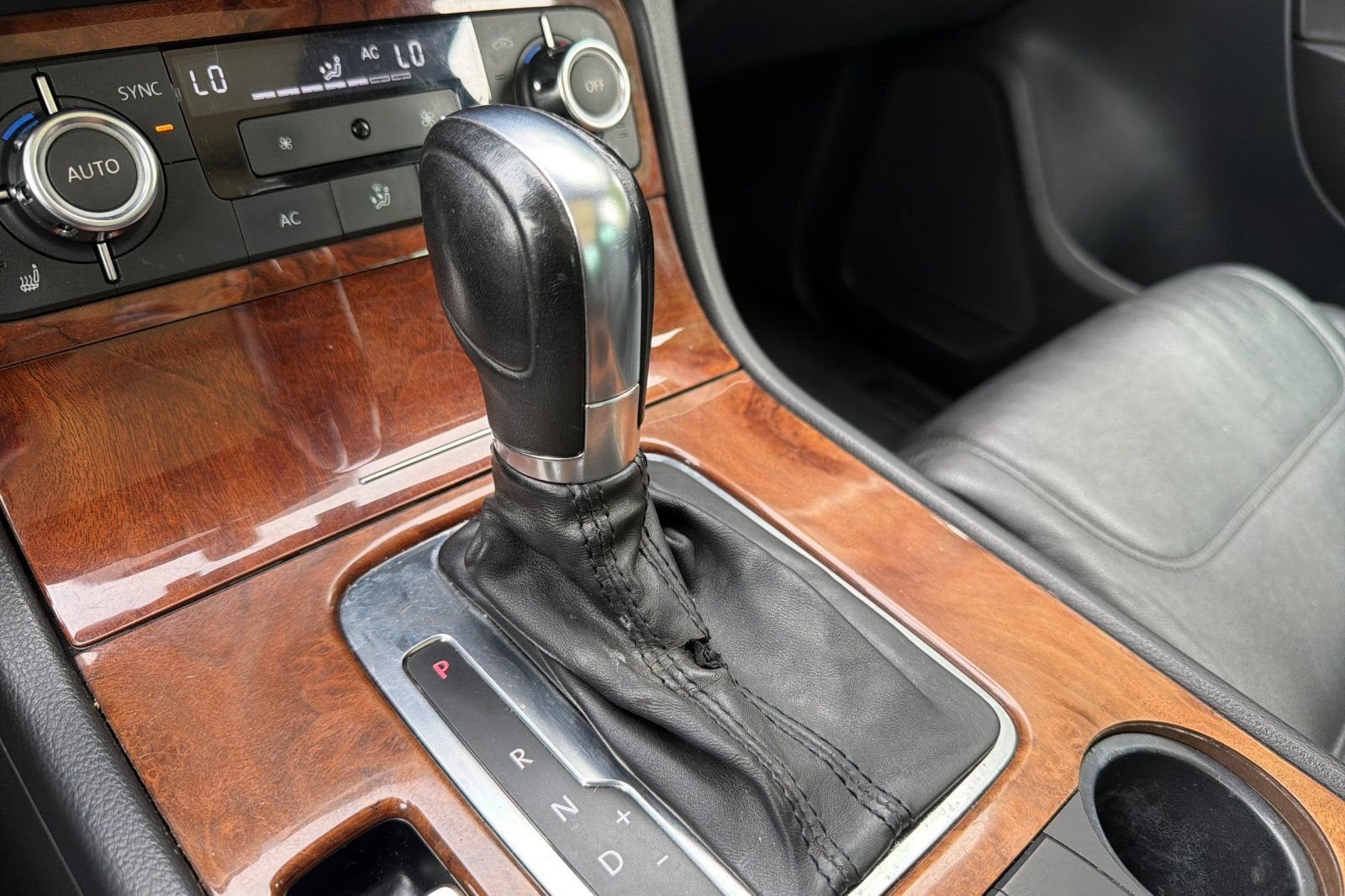 2012 Volkswagen Touareg Sport