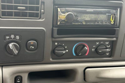 2004 Ford Super Duty F-350 SRW XL