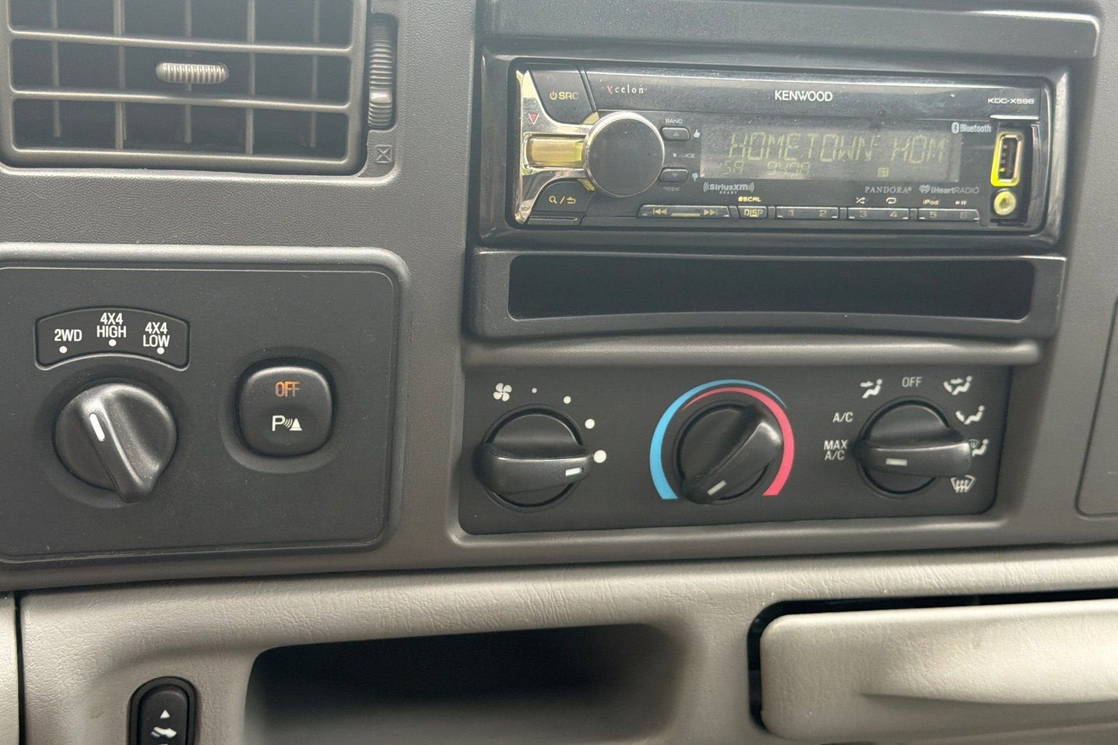 2004 Ford Super Duty F-350 SRW XL