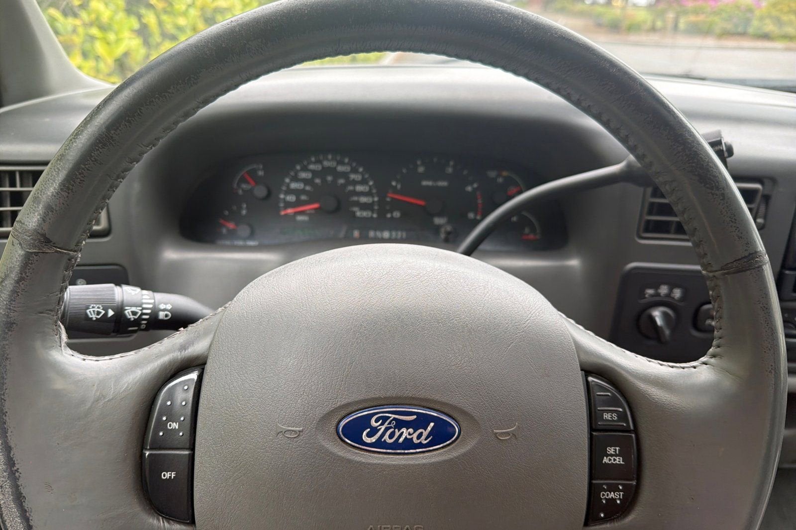 2004 Ford Super Duty F-350 SRW XL
