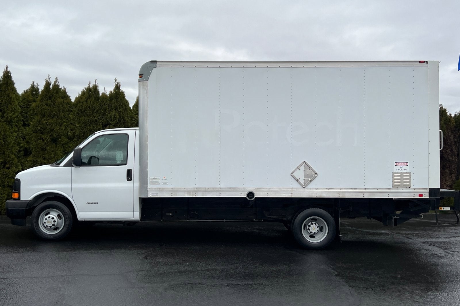 2017 Chevrolet Express Cutaway 4500 VAN 177"