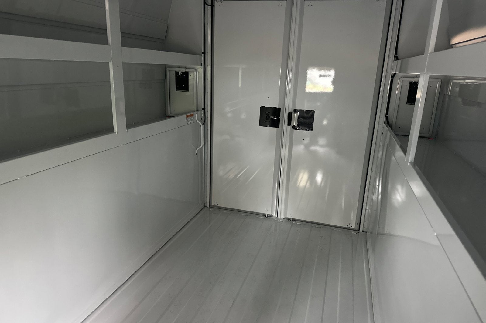 2025 GMC Savana Cutaway 3500 1WT