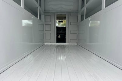 2025 GMC Savana Cutaway 3500 1WT