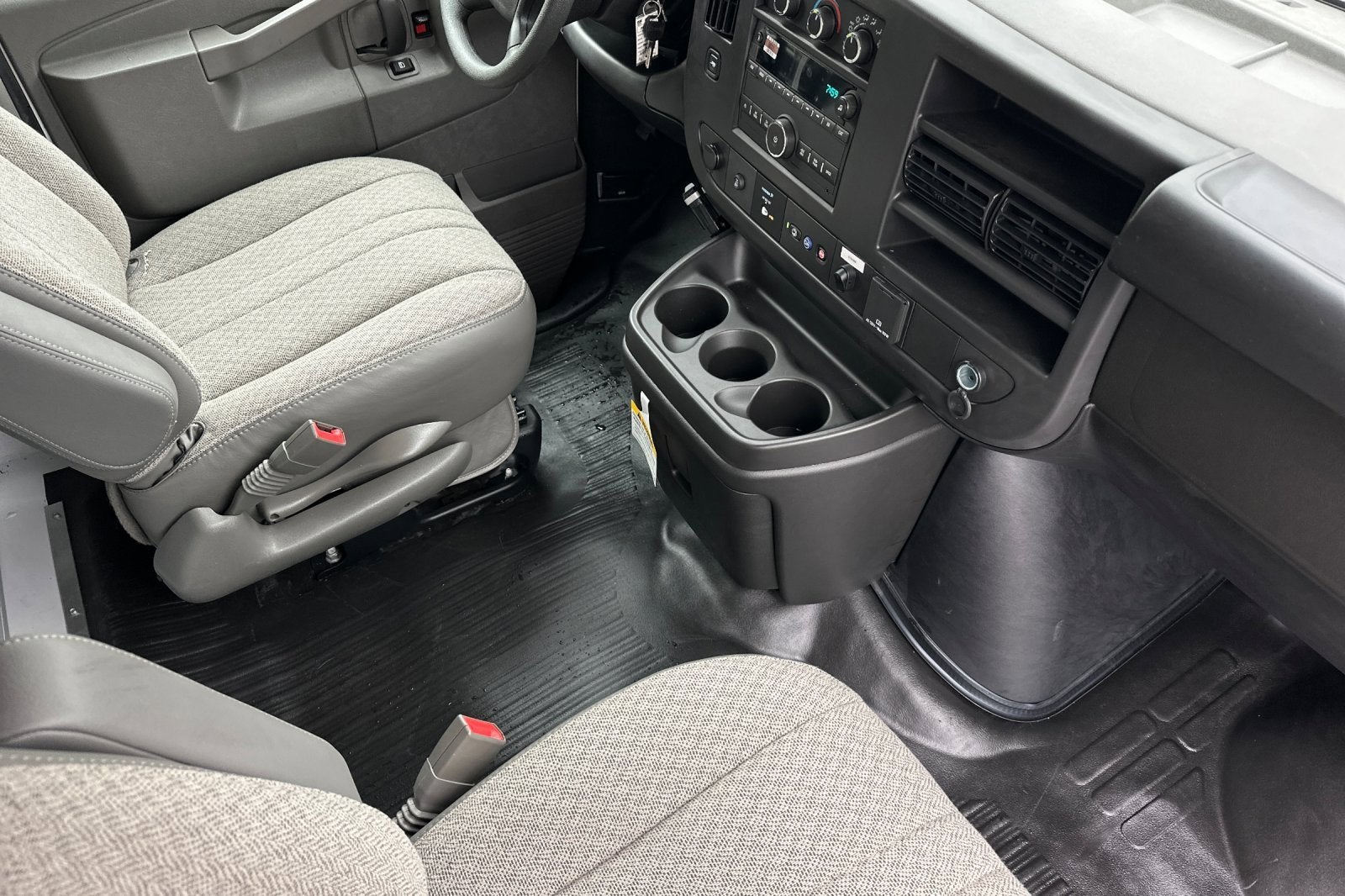 2025 GMC Savana Cutaway 3500 1WT