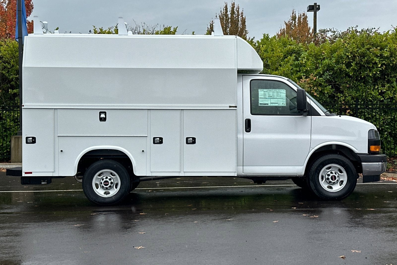 2025 GMC Savana Cutaway 3500 1WT