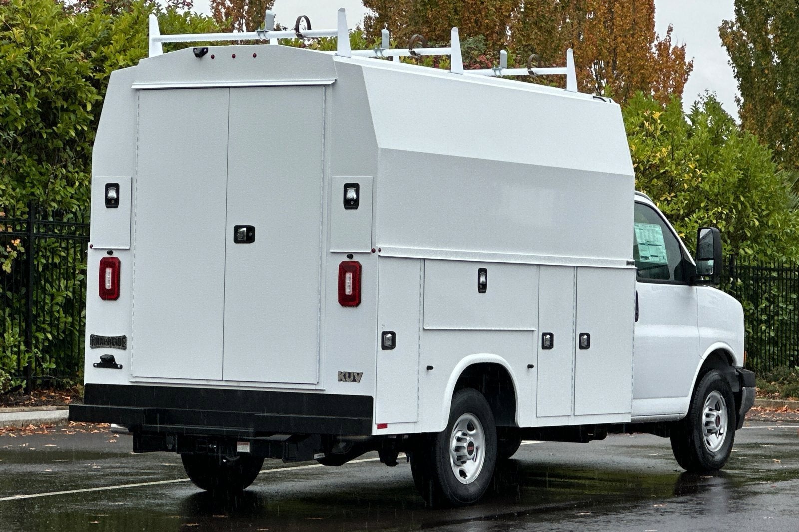 2025 GMC Savana Cutaway 3500 1WT