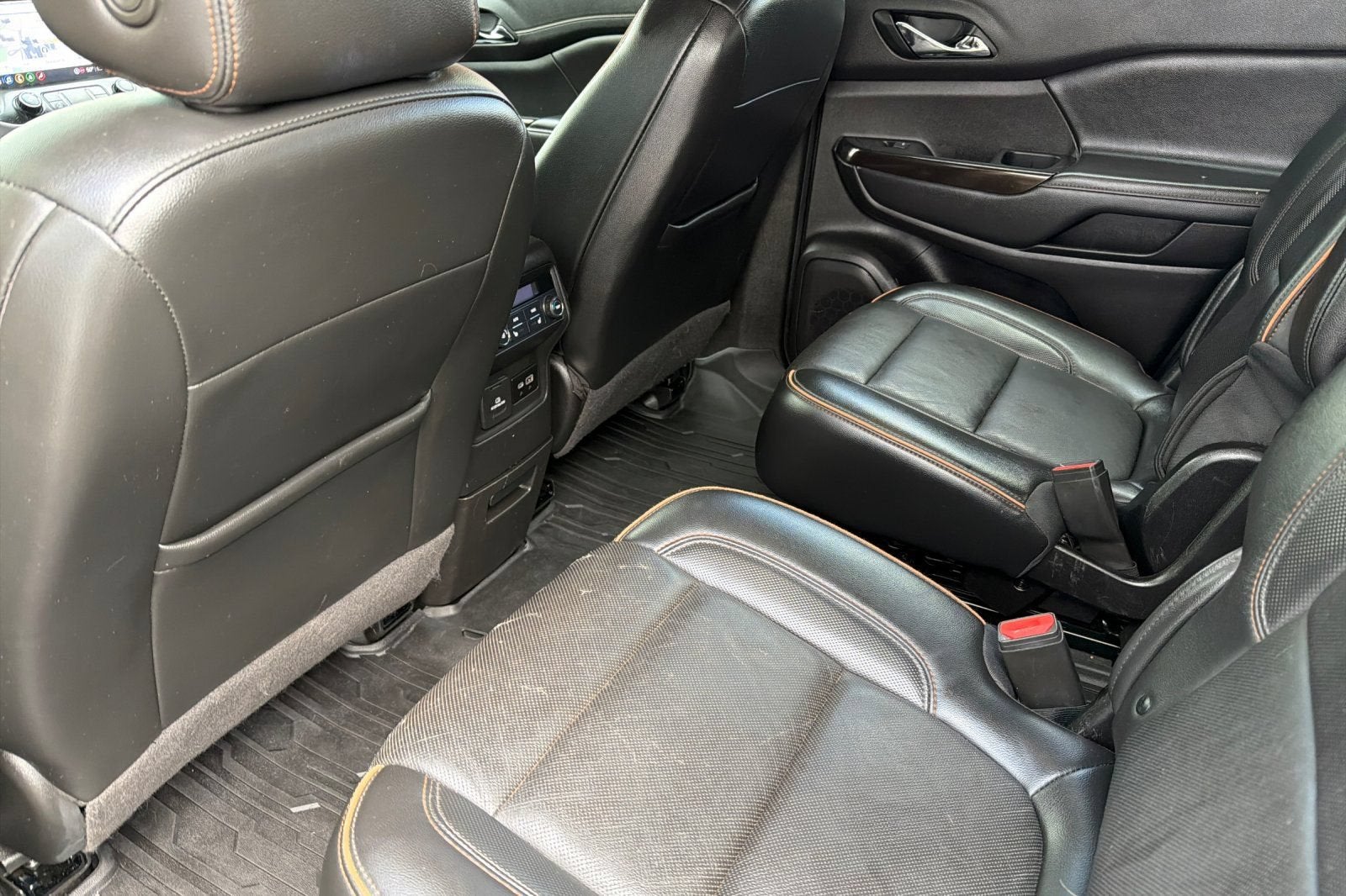 2022 GMC Acadia AT4 - Photo 12