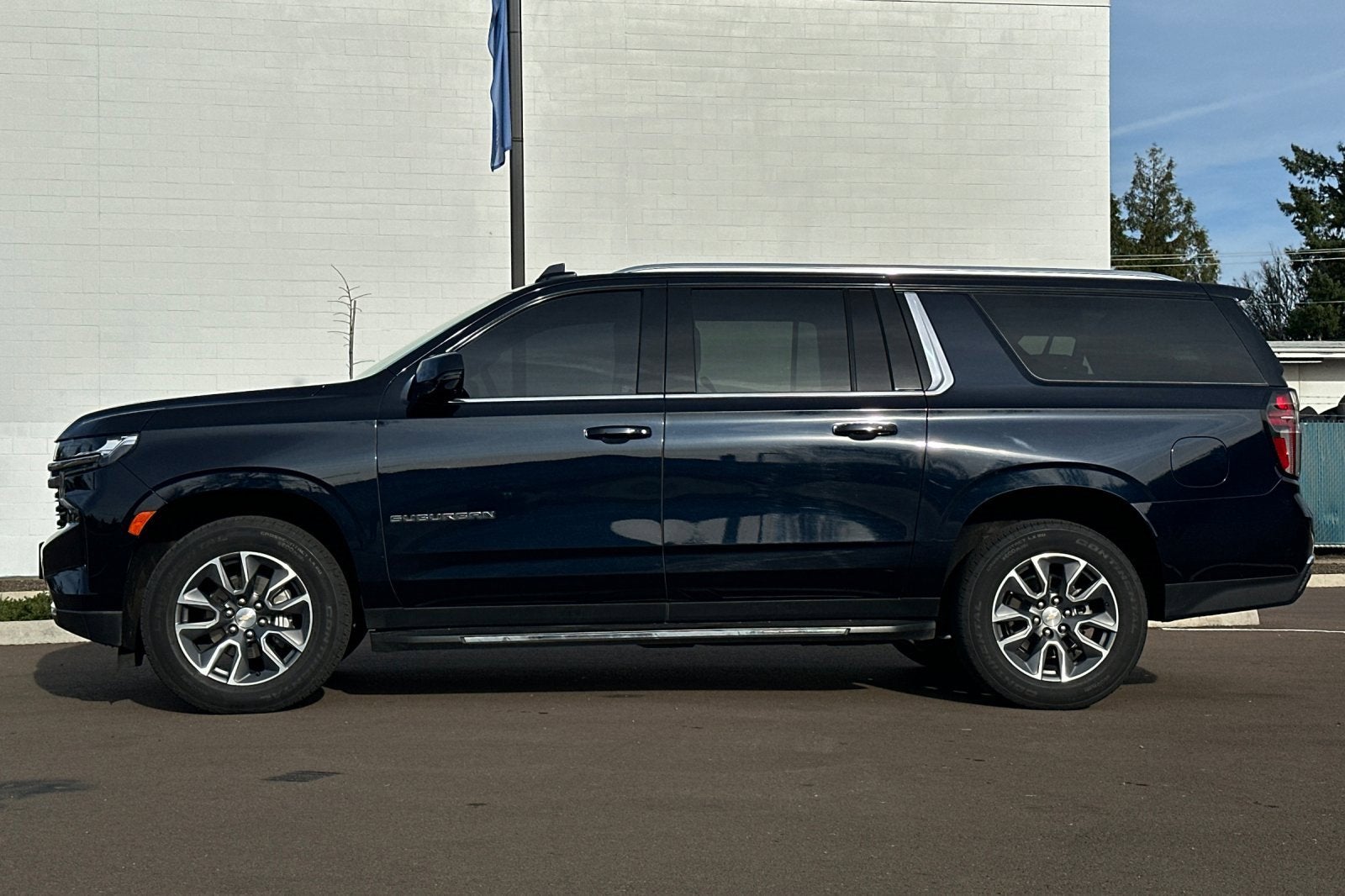 2024 Chevrolet Suburban LT