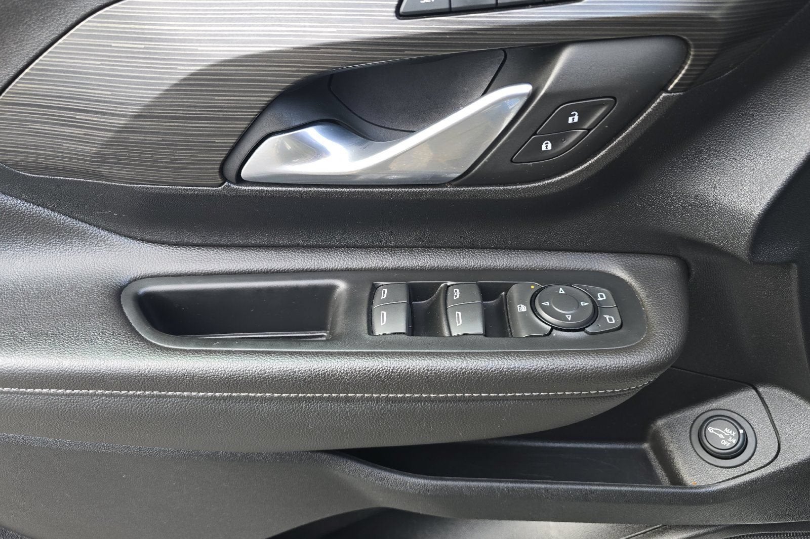 2022 GMC Terrain SLT - Photo 11