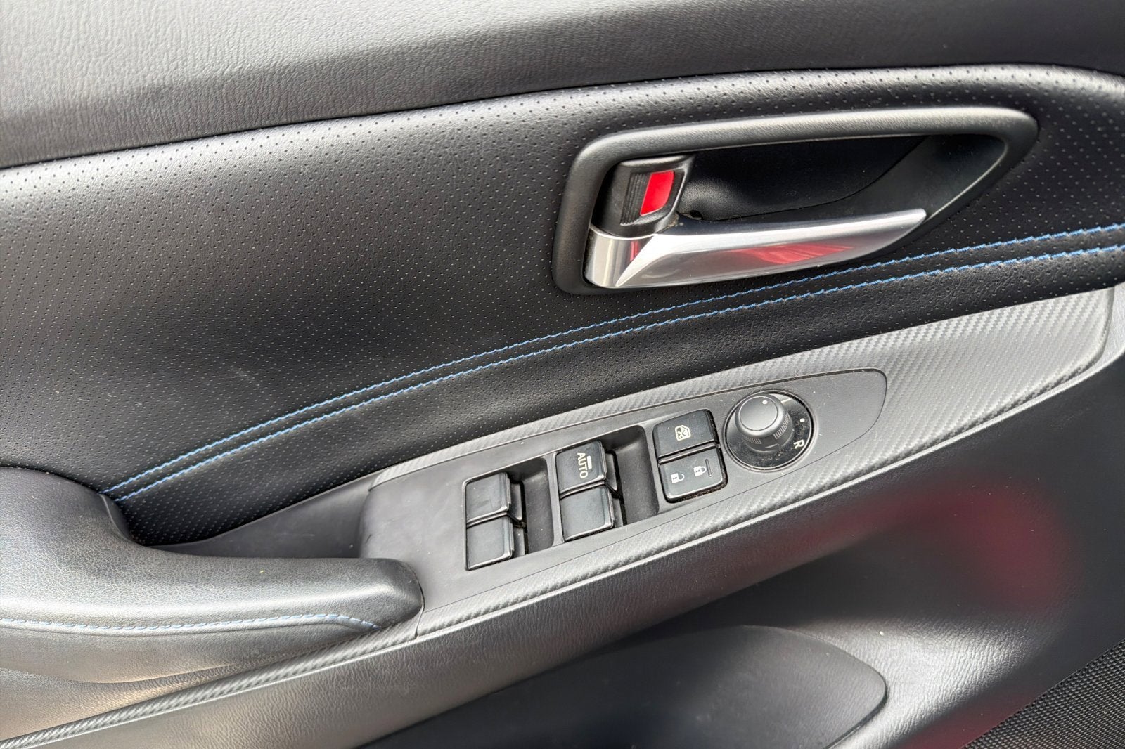 2020 Toyota Yaris Hatchback LE