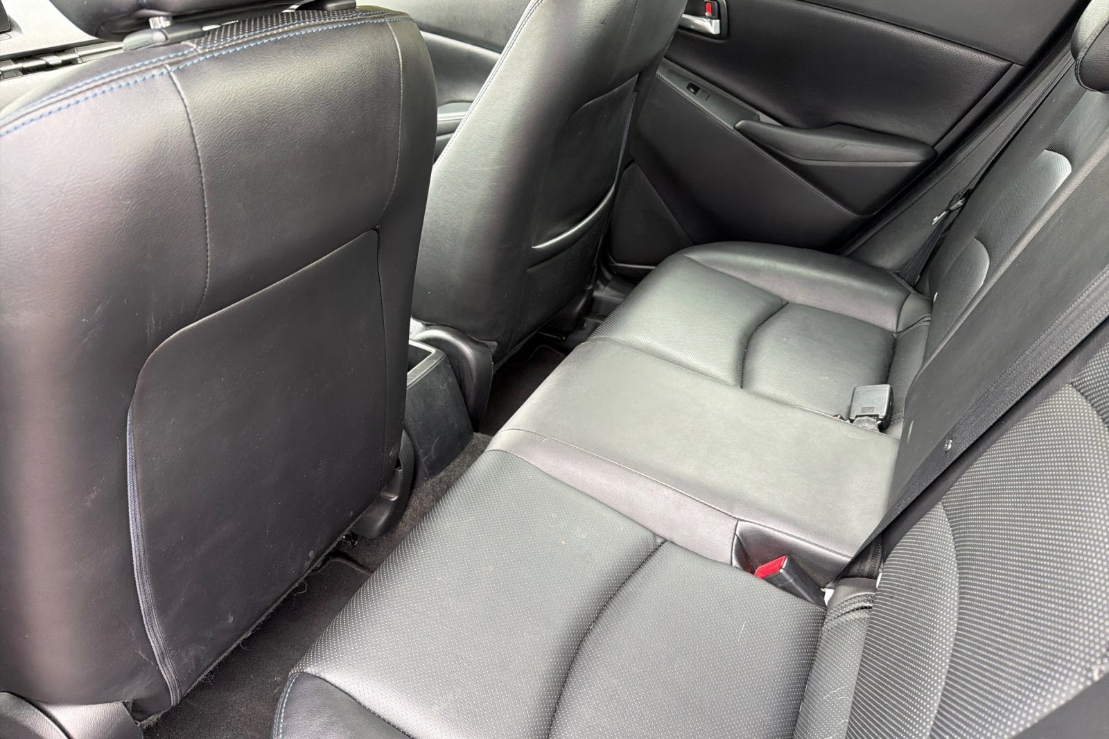 2020 Toyota Yaris Hatchback LE