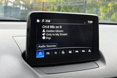 2020 Toyota Yaris Hatchback LE