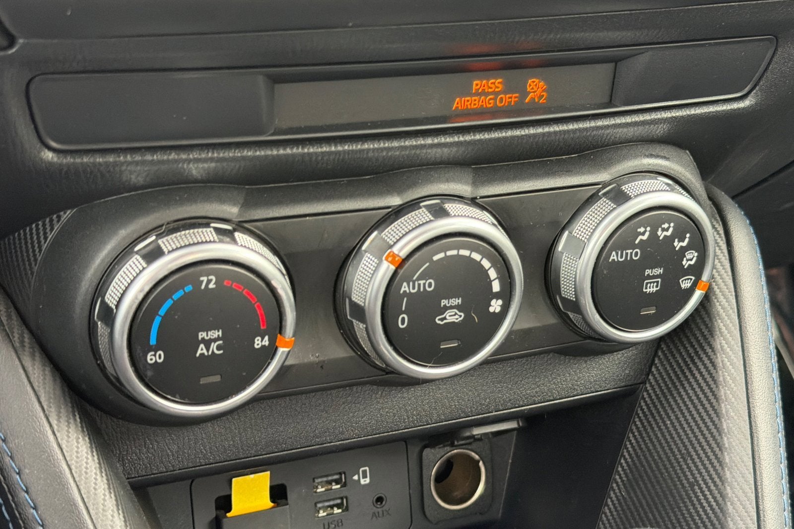 2020 Toyota Yaris Hatchback LE