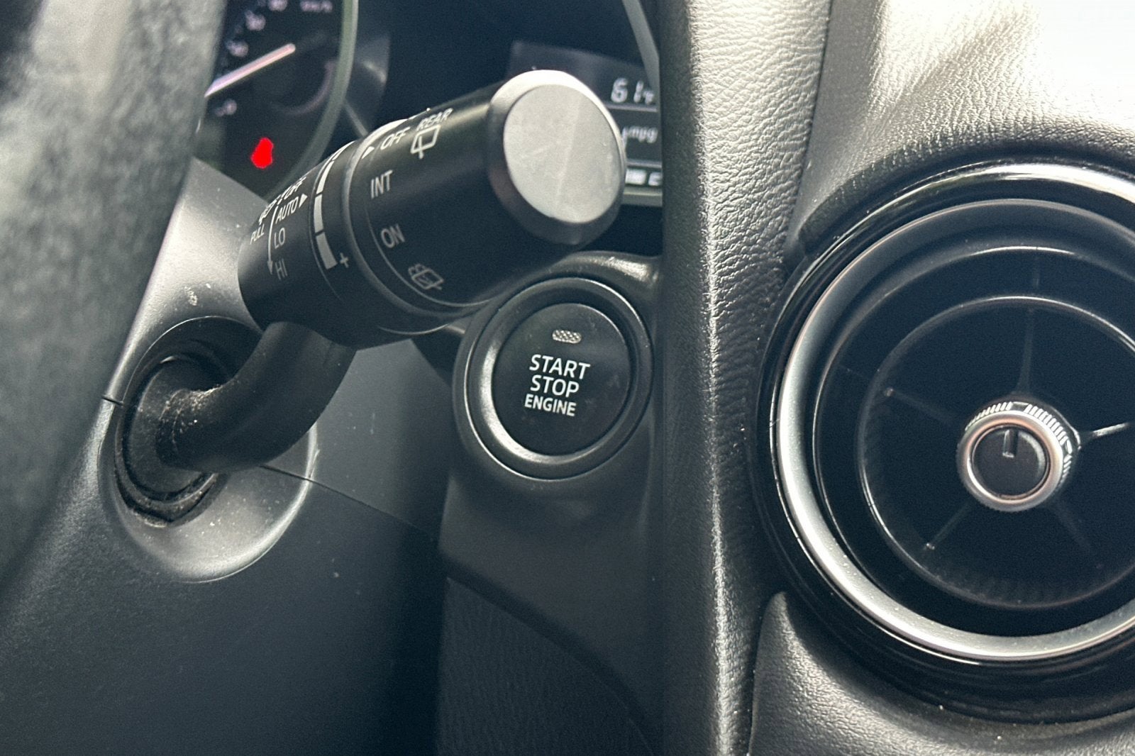 2020 Toyota Yaris Hatchback LE