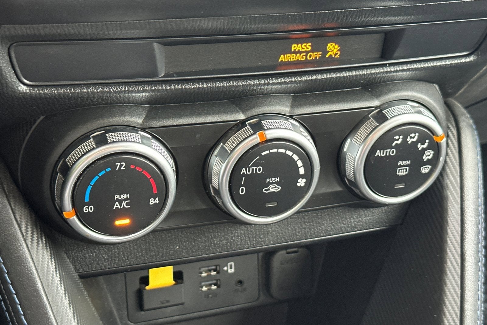 2020 Toyota Yaris Hatchback LE