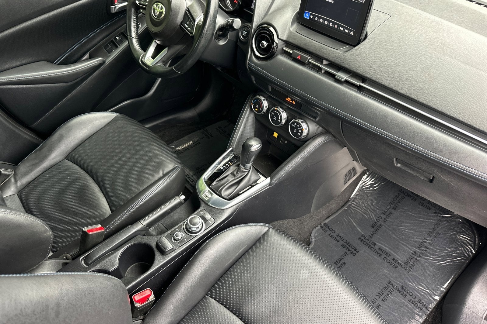 2020 Toyota Yaris Hatchback LE