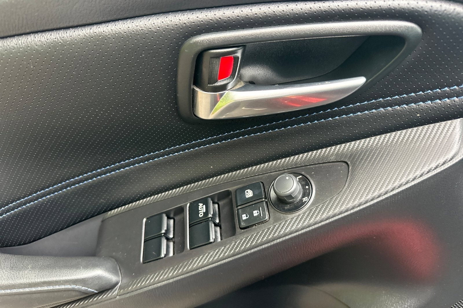 2020 Toyota Yaris Hatchback LE