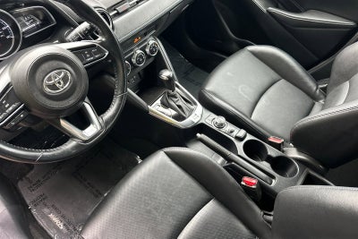 2020 Toyota Yaris Hatchback LE