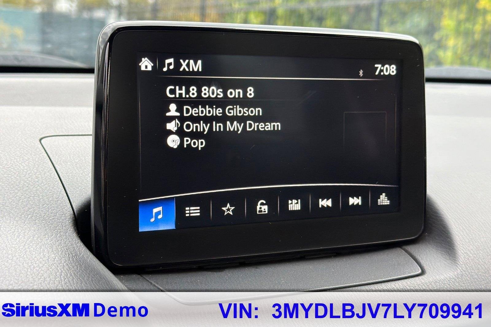 2020 Toyota Yaris Hatchback LE