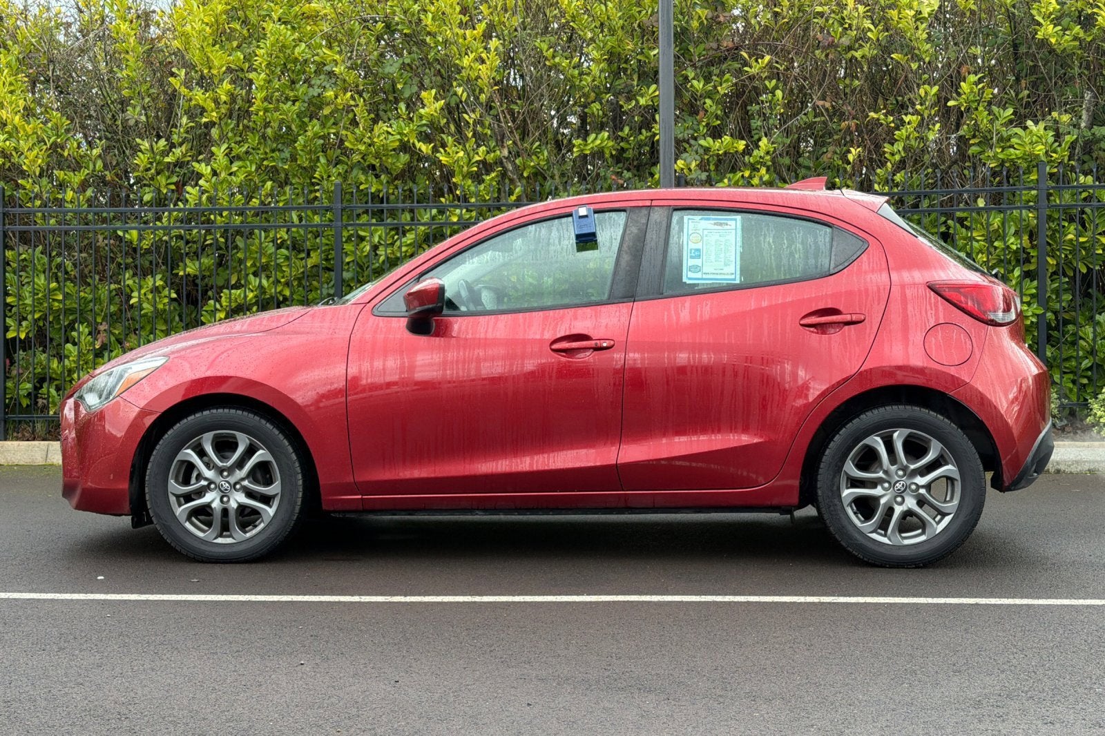 2020 Toyota Yaris Hatchback LE