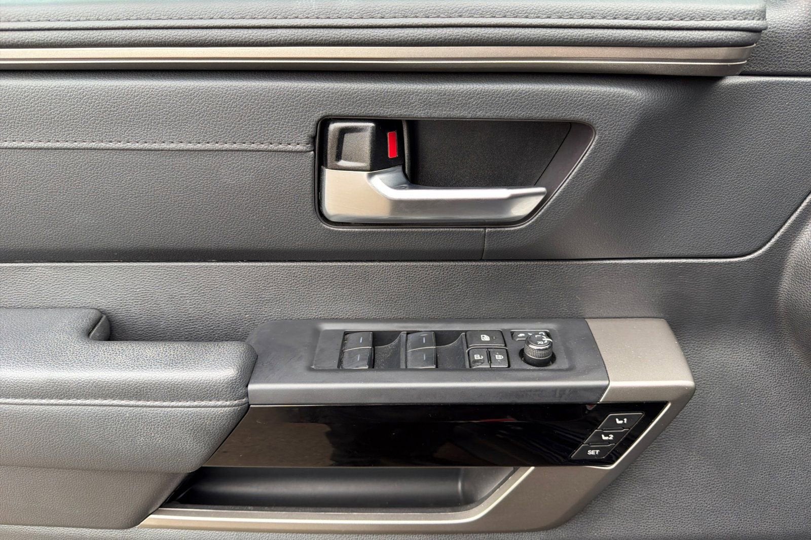 2024 Toyota Sequoia SR5