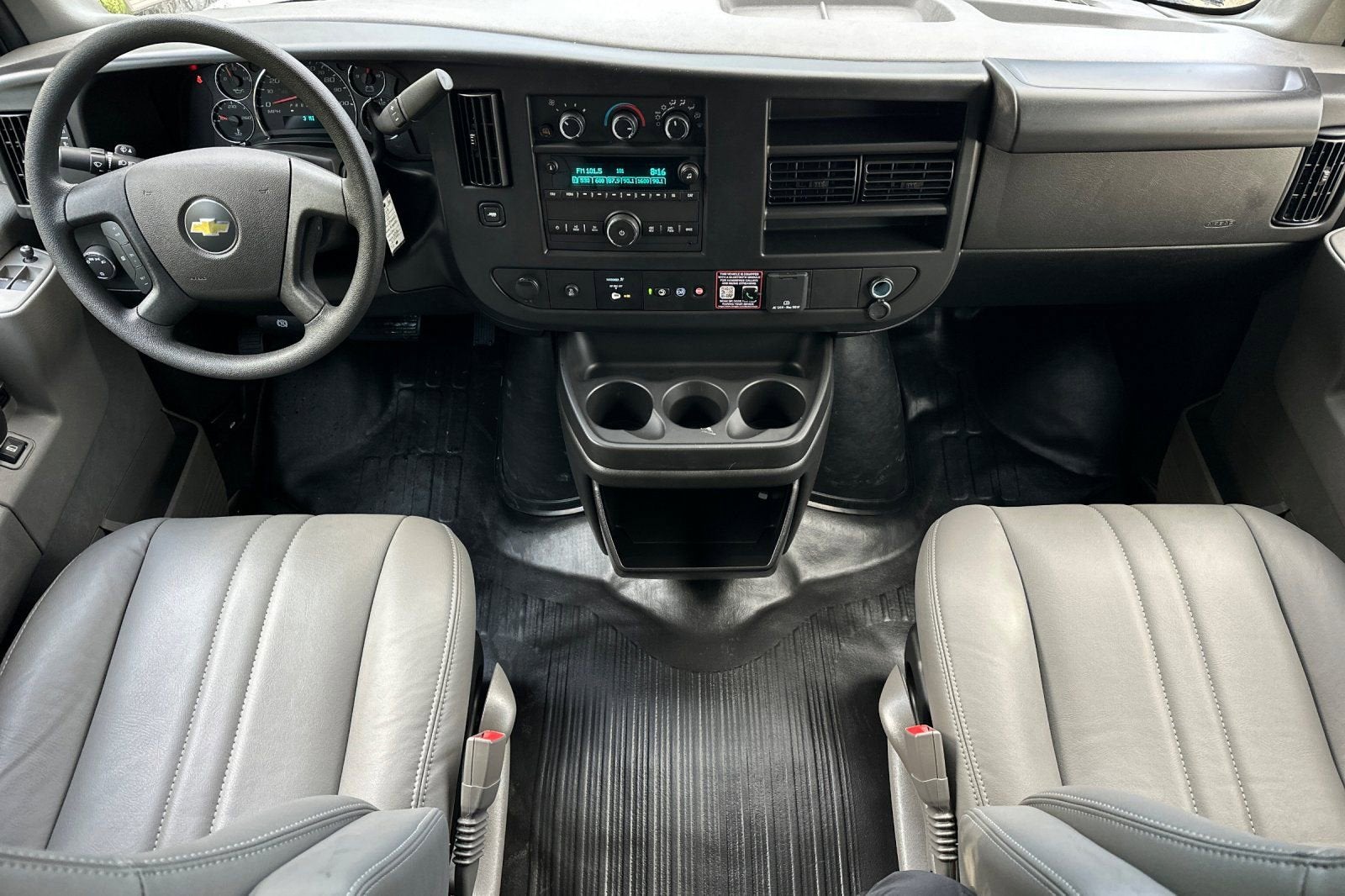 2025 Chevrolet Express Cargo Work Van - Photo 10