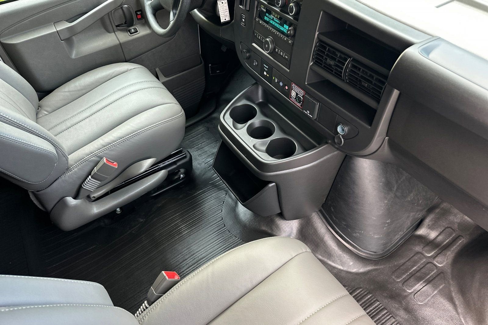 2025 Chevrolet Express Cargo Work Van - Photo 13