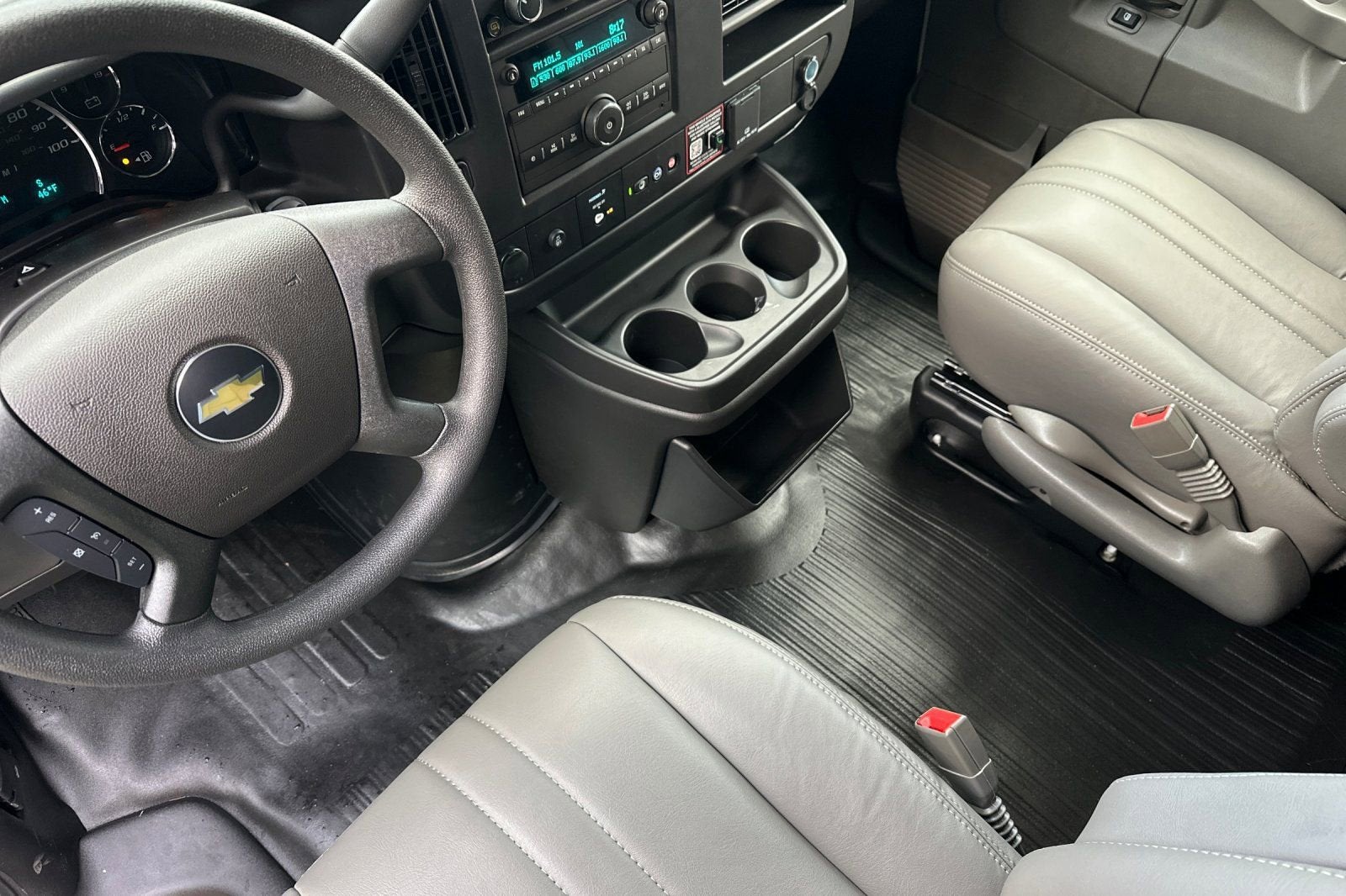 2025 Chevrolet Express Cargo Work Van - Photo 8