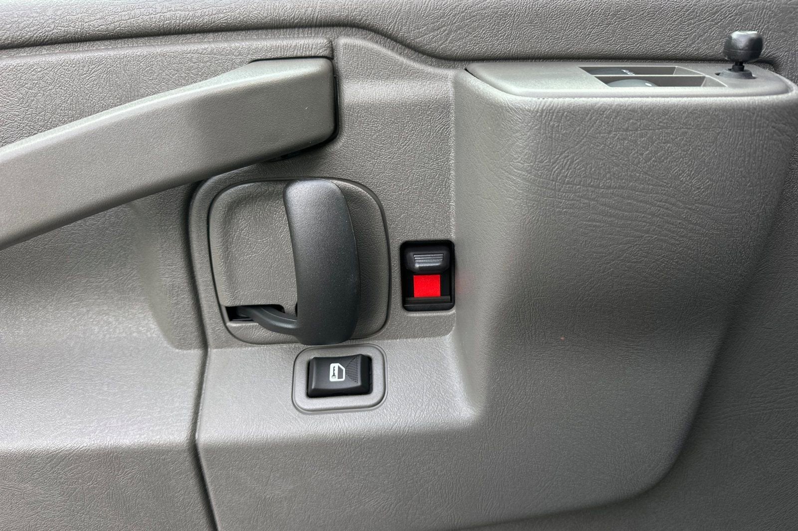 2025 Chevrolet Express Cargo Work Van - Photo 9