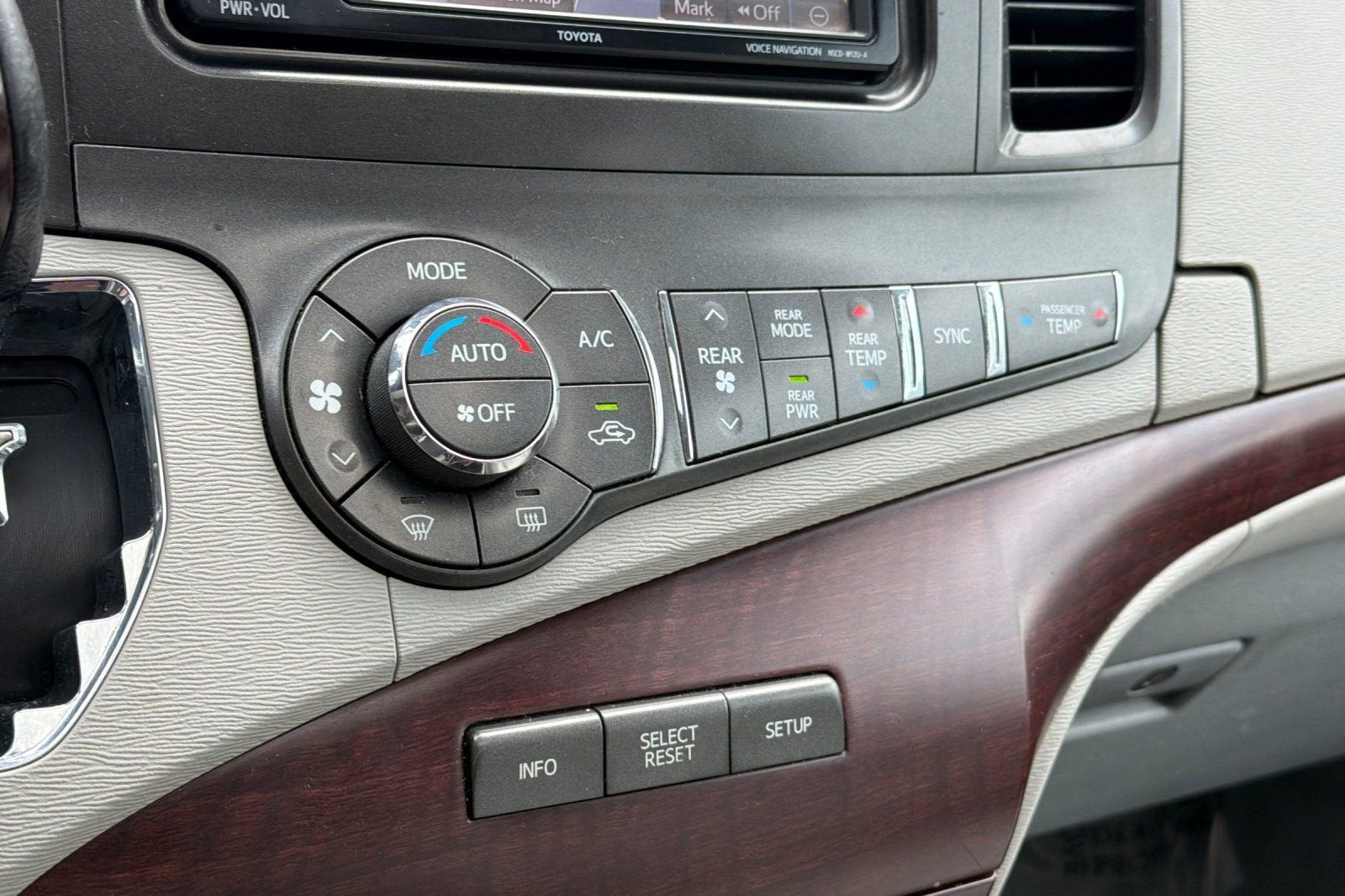 2013 Toyota Sienna XLE