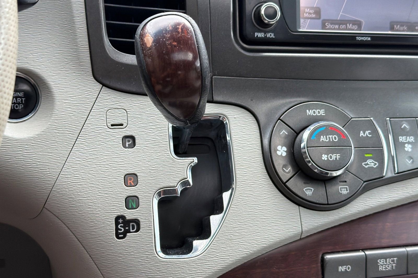 2013 Toyota Sienna XLE