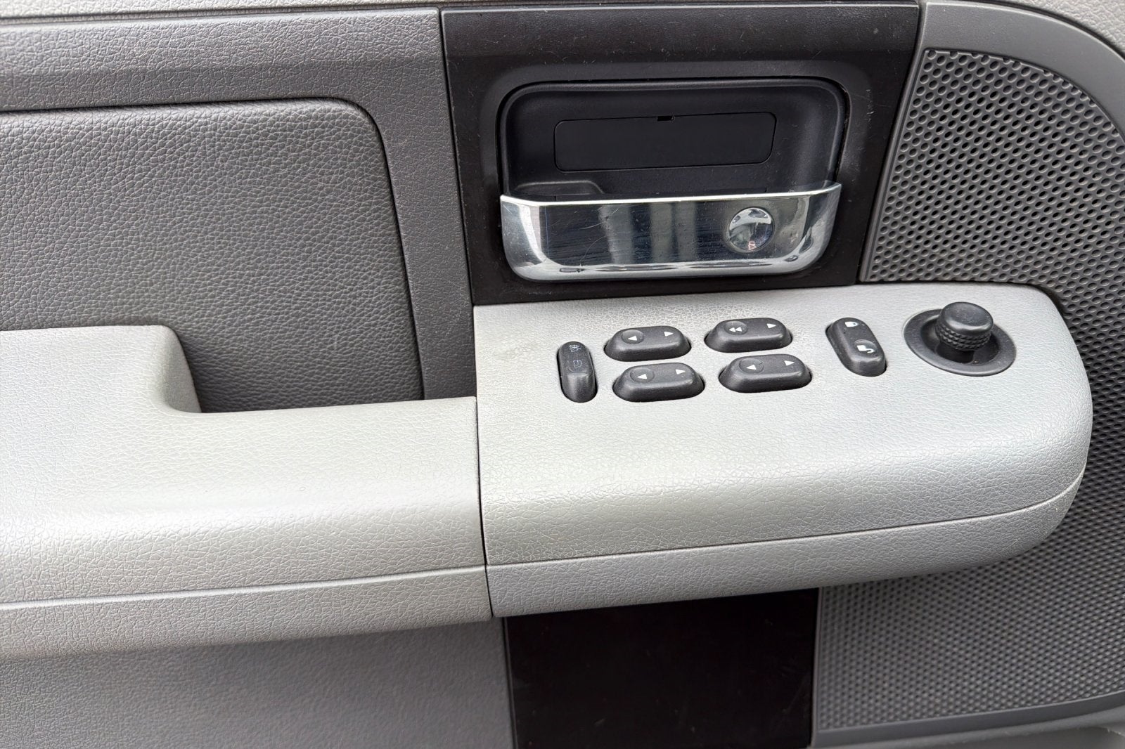 2004 Ford F-150 Base